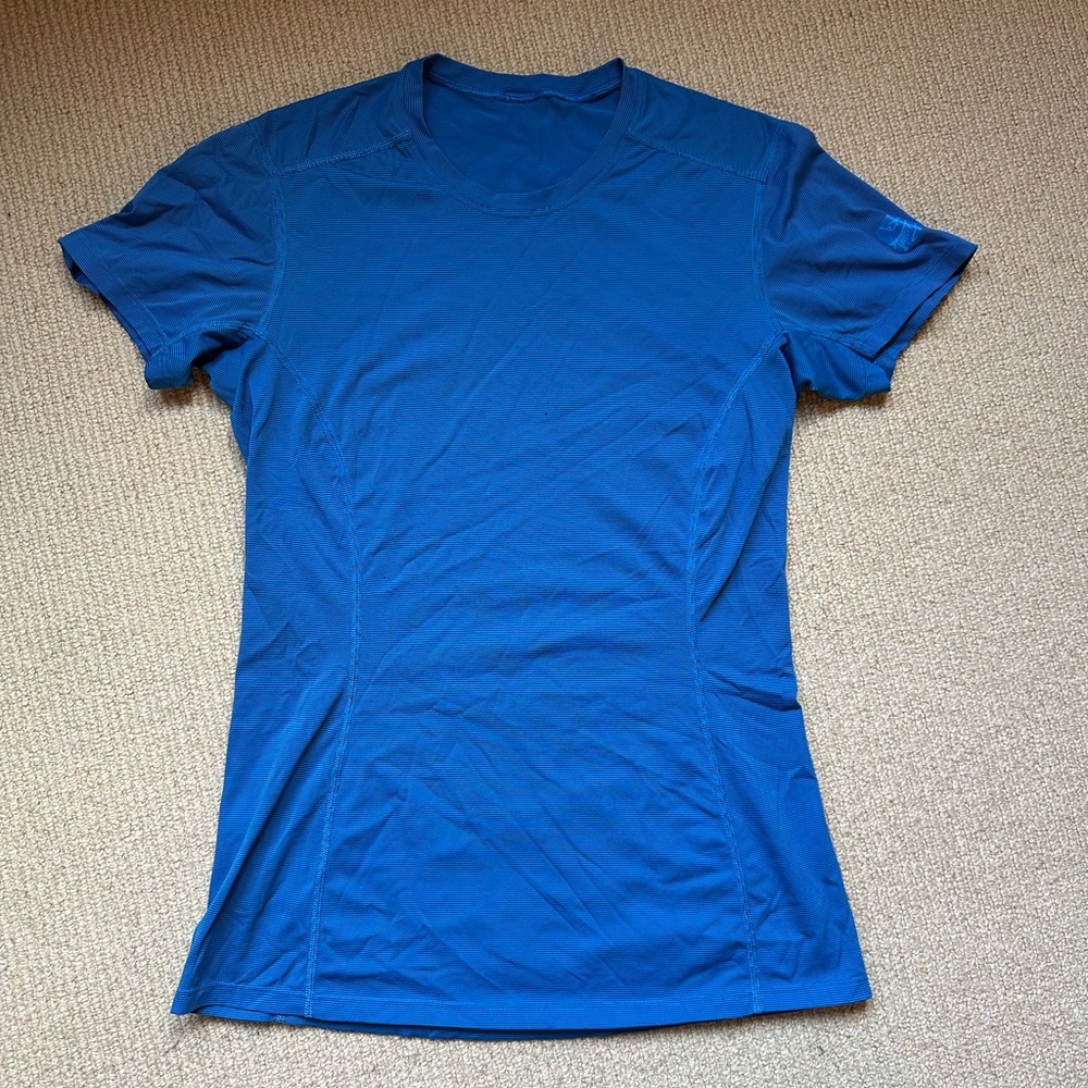 Arcteryx Antimicrobial Workout Shirt size Small Blue